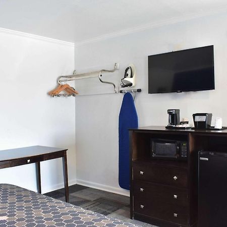 Rodeway Inn Swainsboro Екстериор снимка