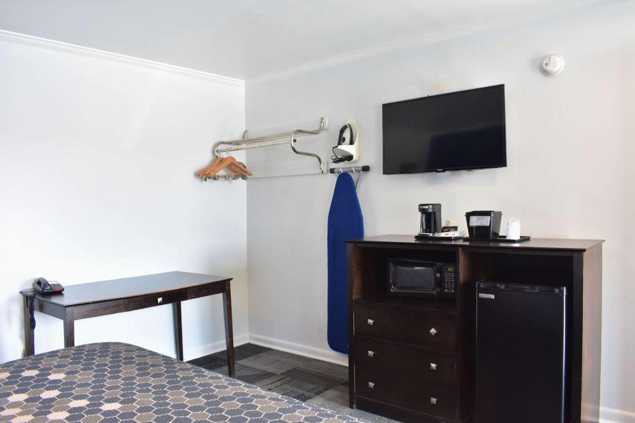Rodeway Inn Swainsboro Екстериор снимка