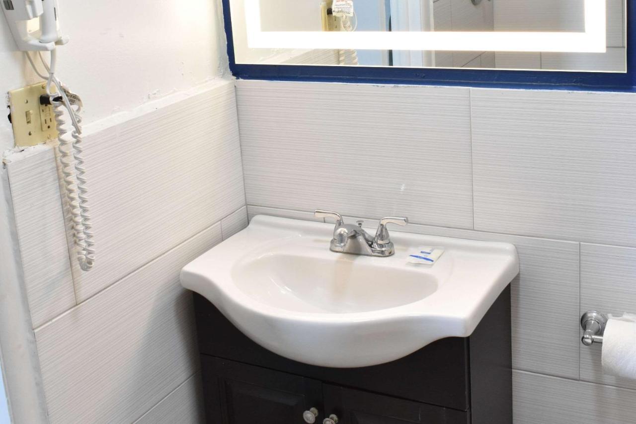 Rodeway Inn Swainsboro Екстериор снимка