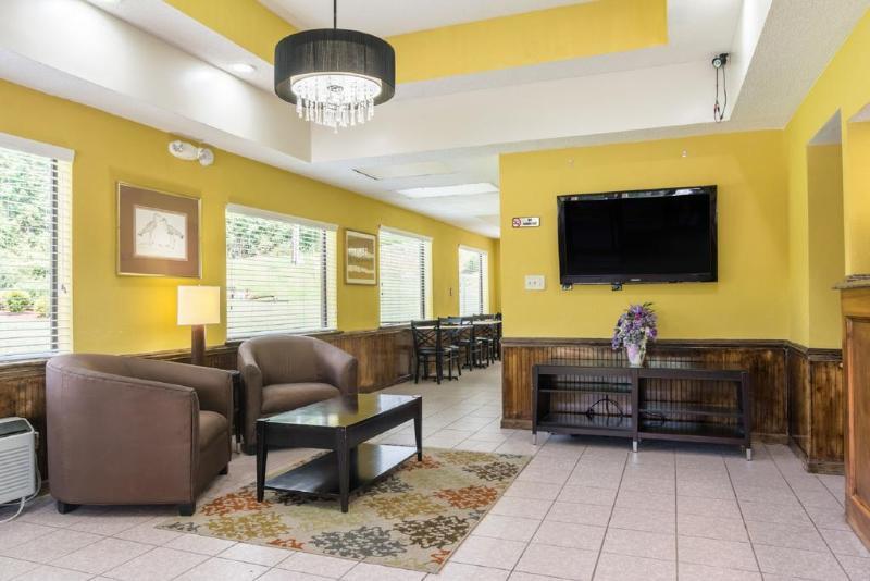 Rodeway Inn Swainsboro Екстериор снимка