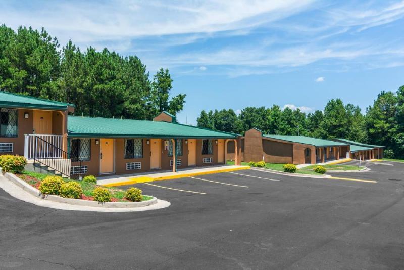 Rodeway Inn Swainsboro Екстериор снимка