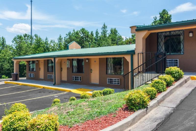 Rodeway Inn Swainsboro Екстериор снимка