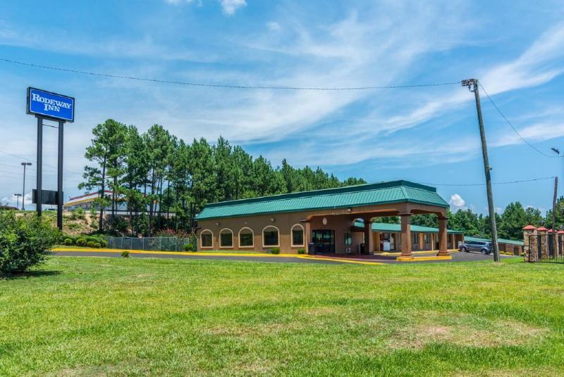 Rodeway Inn Swainsboro Екстериор снимка