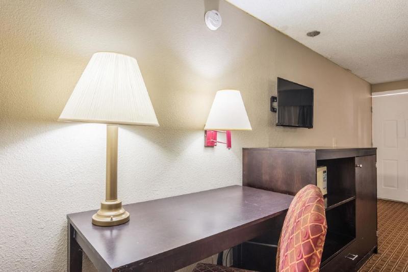 Rodeway Inn Swainsboro Екстериор снимка