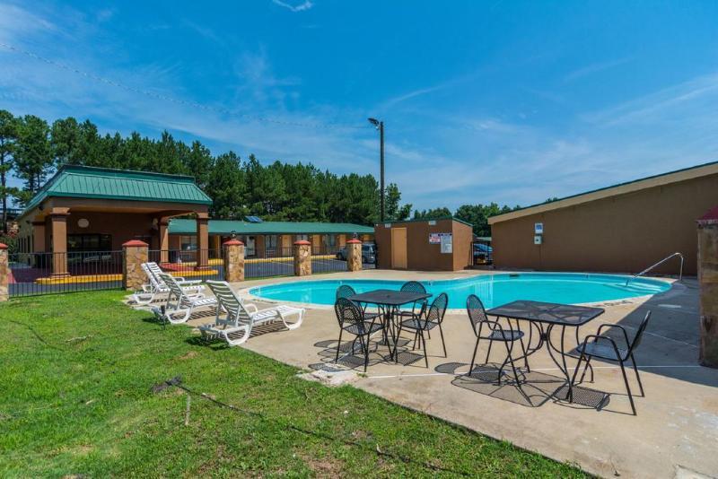 Rodeway Inn Swainsboro Екстериор снимка