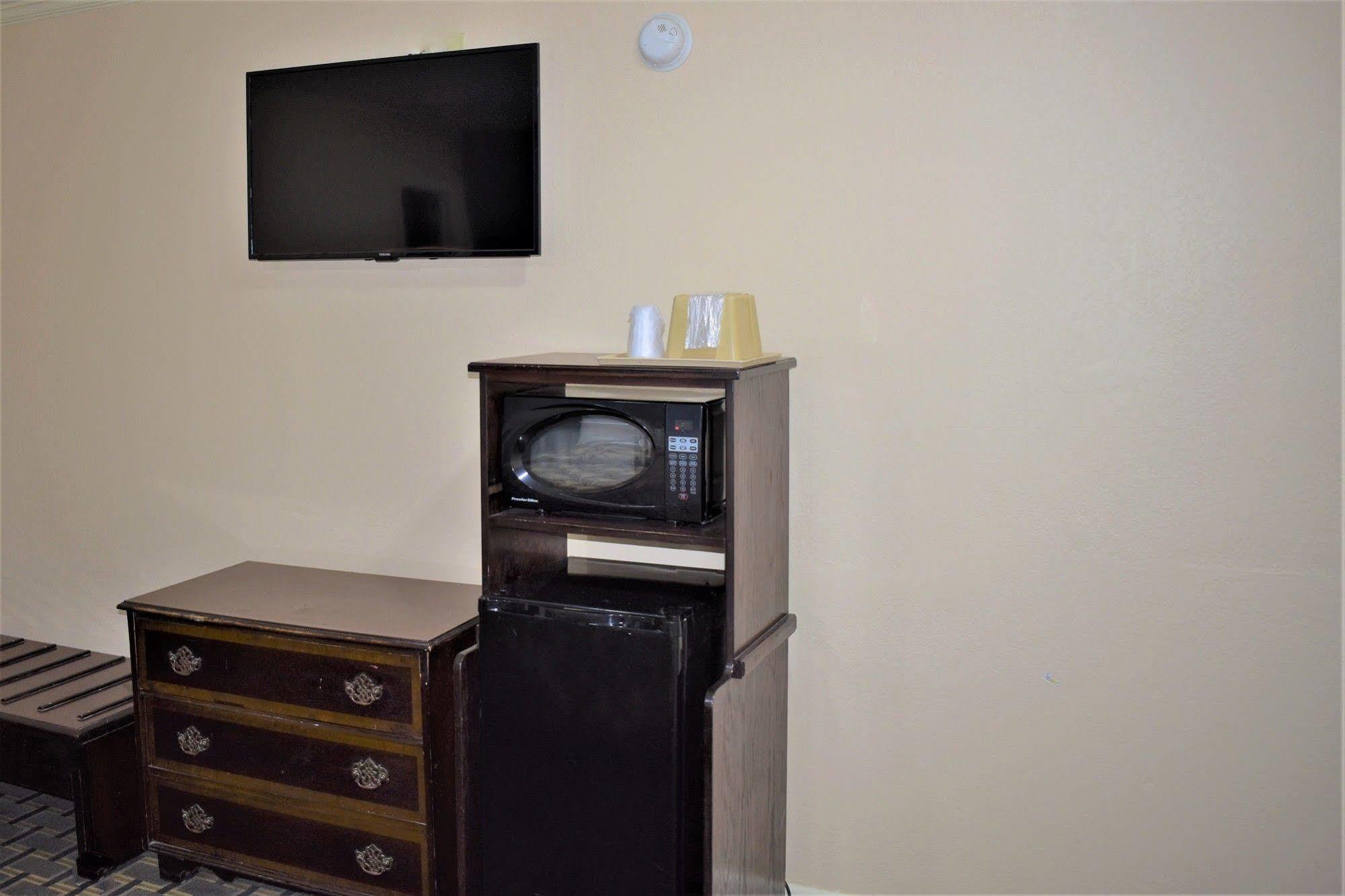 Rodeway Inn Swainsboro Екстериор снимка
