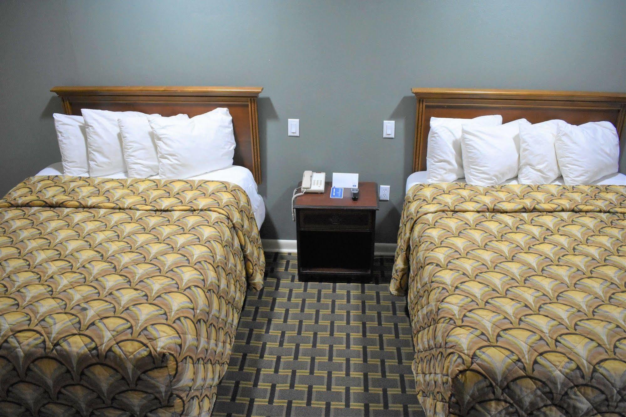 Rodeway Inn Swainsboro Екстериор снимка