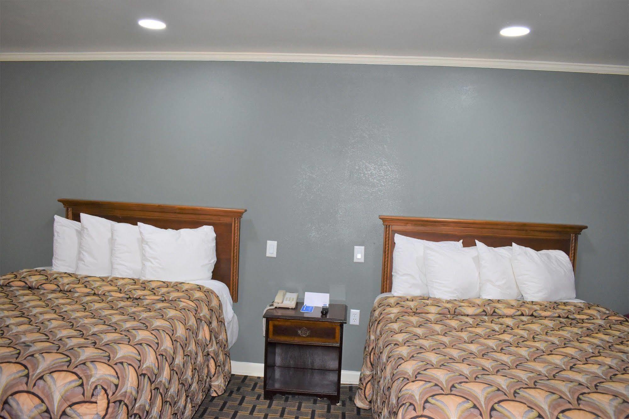 Rodeway Inn Swainsboro Екстериор снимка