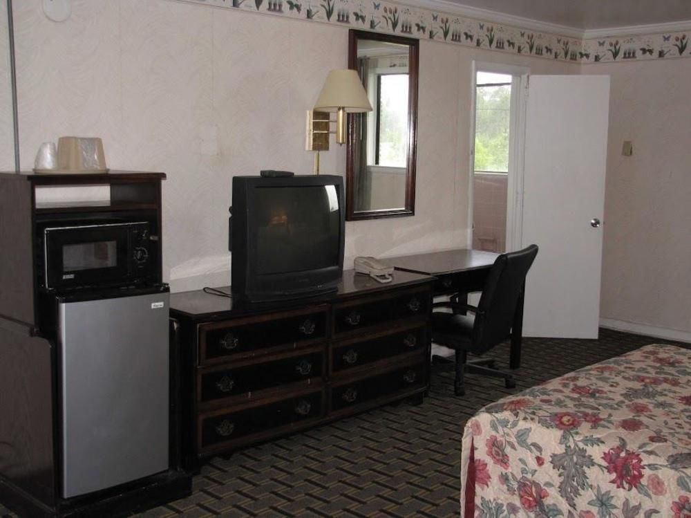 Rodeway Inn Swainsboro Екстериор снимка